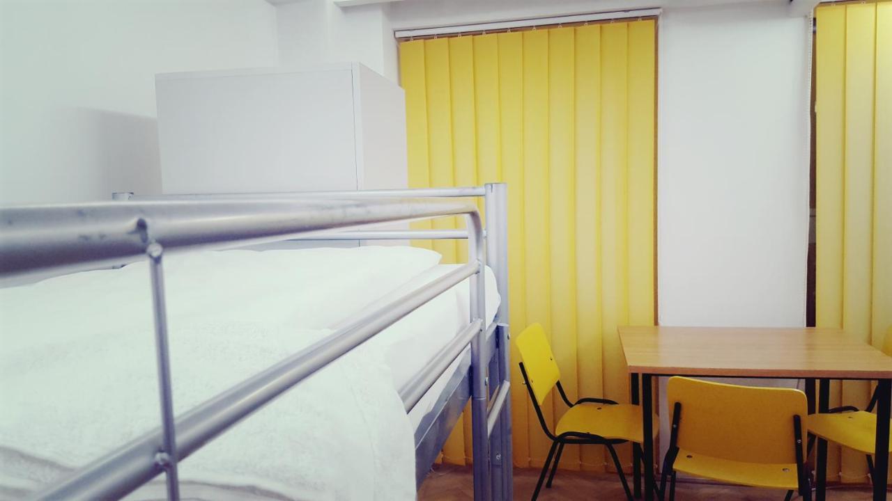 Sleep Inn Hostel Bukares Bagian luar foto