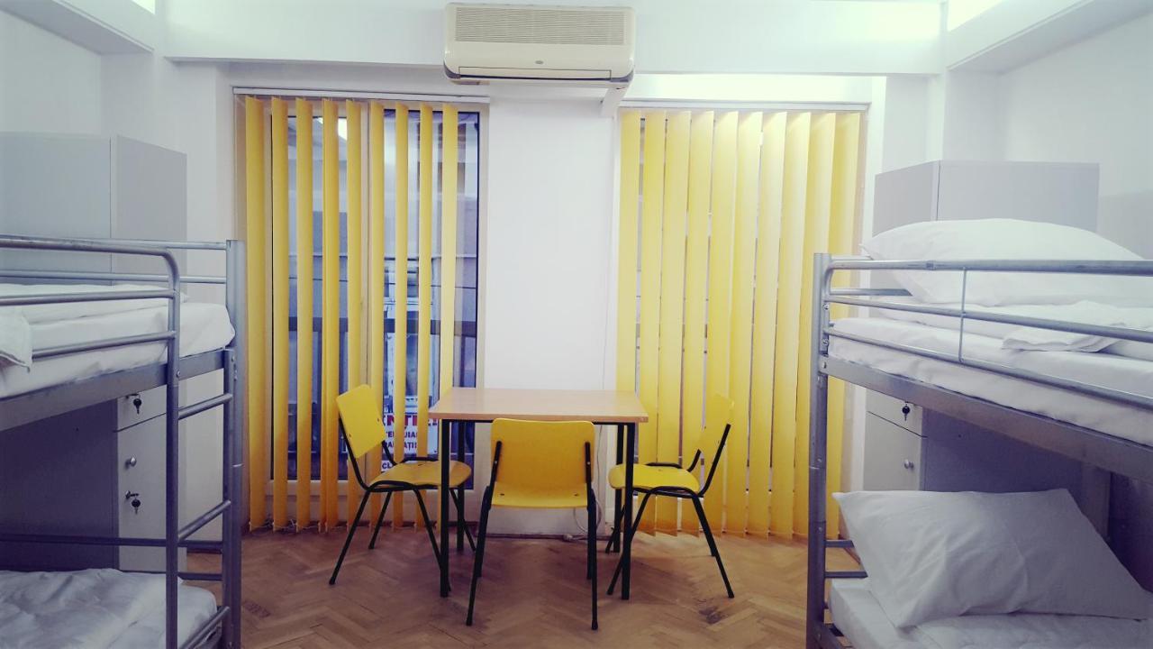 Sleep Inn Hostel Bukares Bagian luar foto