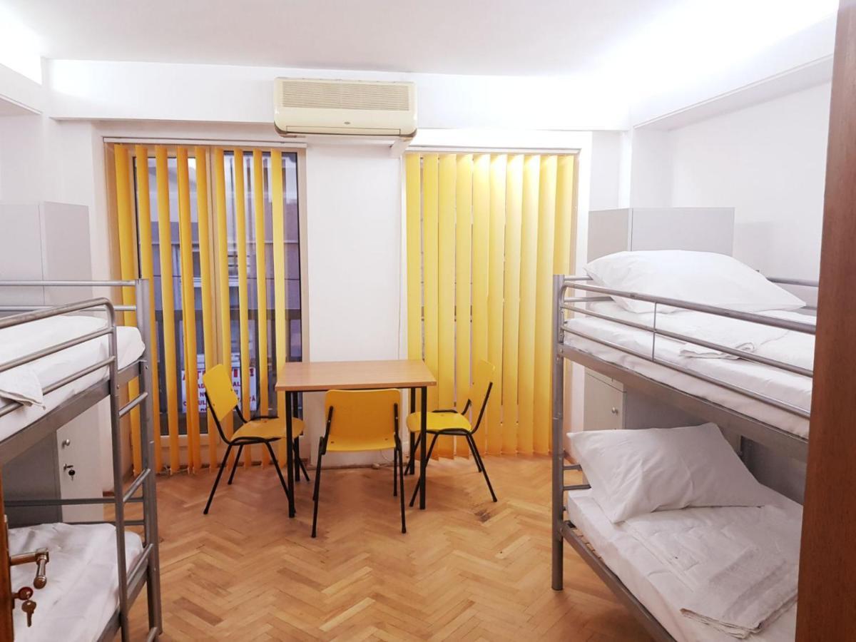 Sleep Inn Hostel Bukares Bagian luar foto