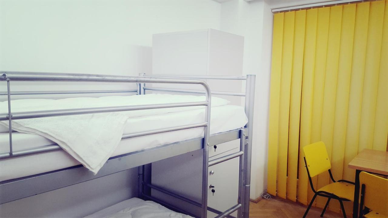Sleep Inn Hostel Bukares Bagian luar foto