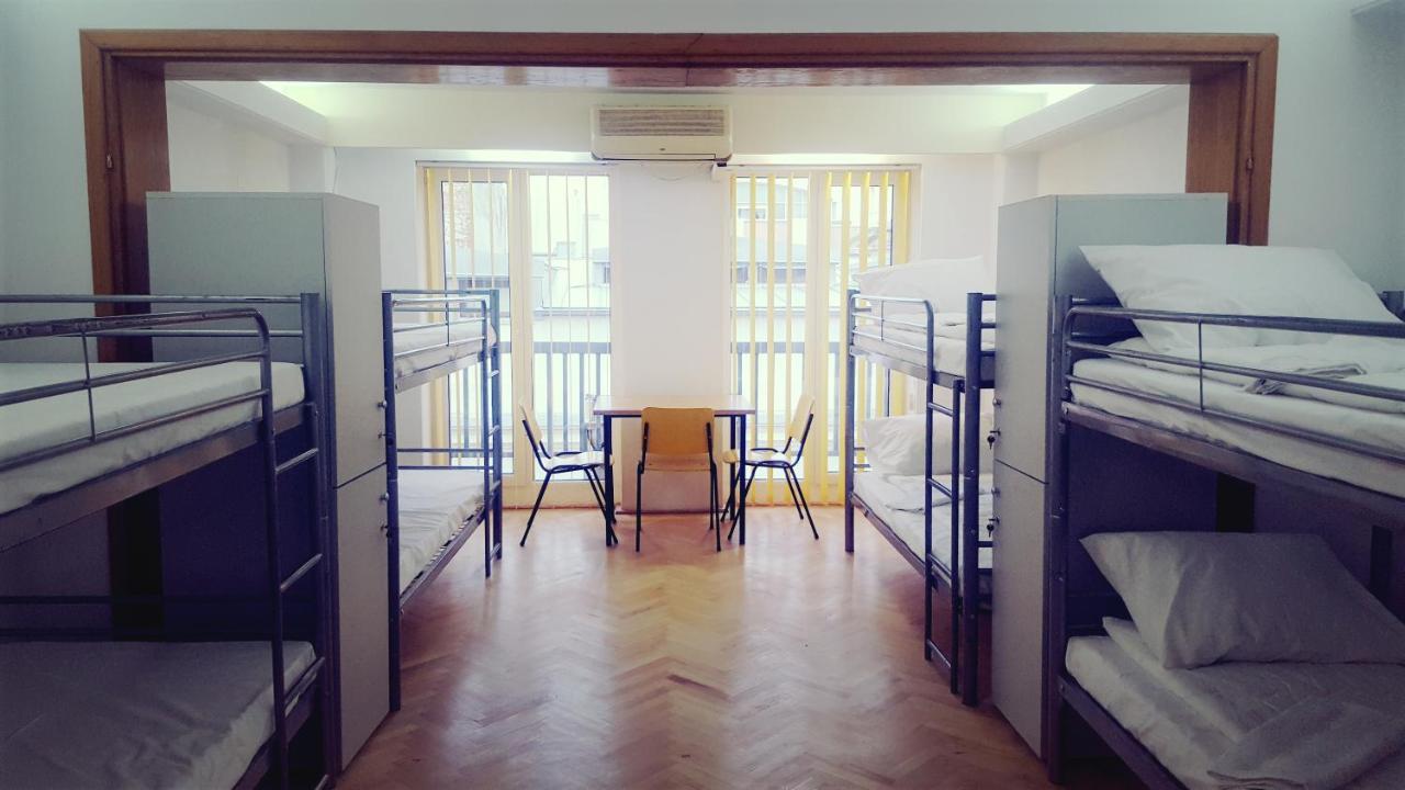 Sleep Inn Hostel Bukares Bagian luar foto