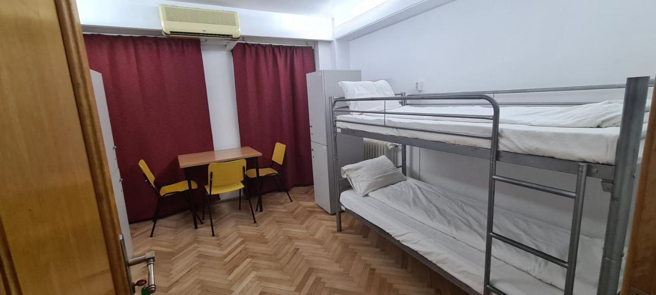 Sleep Inn Hostel Bukares Bagian luar foto
